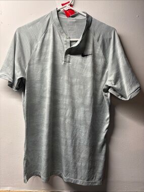 Nike golf men's Light Gray Short-Sleeve Henley Shirt